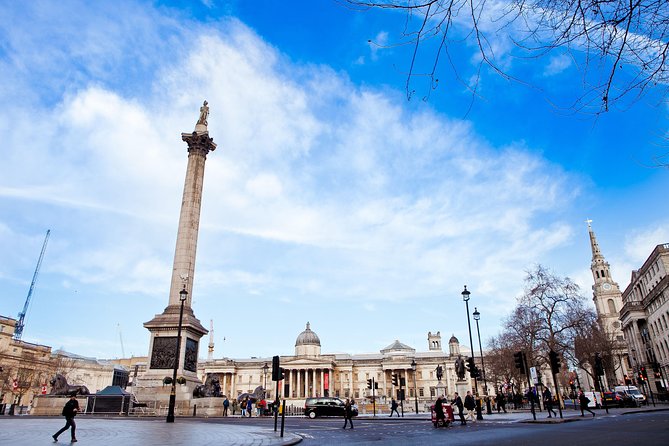 Black Taxi Tour of London: Classic Sightseeing Bespoke & Fun - Buckingham Palace on the outside: photos, protocol, and quick stories