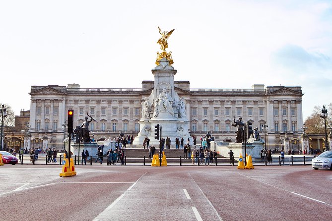 Black Taxi Tour of London: Classic Sightseeing Bespoke & Fun - Pickup inside central London, plus a mobile ticket for easy starts