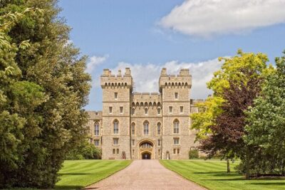 Buckingham Palace and Windsor Castle Escorted Tour from London - Buckingham Palace State Rooms: the awe is real, the time is controlled