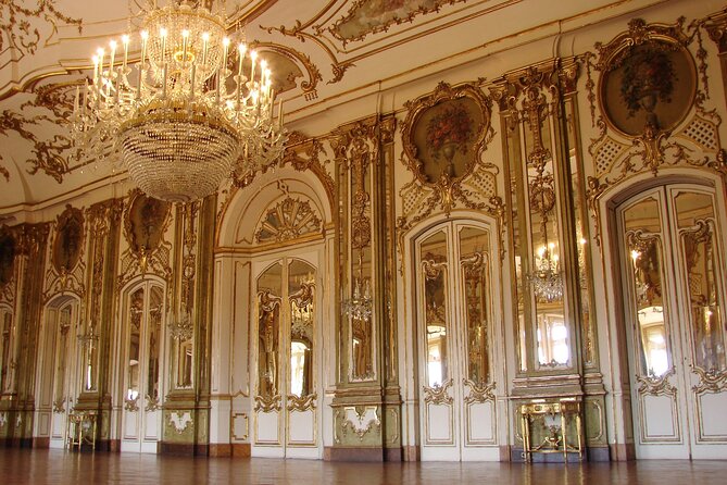 Buckingham Palace Exterior and Royal History Private Tour - Admiralty Arch, Horse Guards, and the Ceremonial London Feel