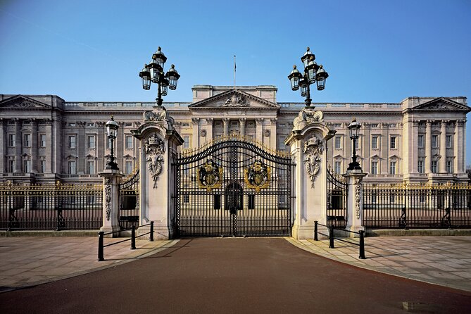 Buckingham Palace: Official State Rooms Entry Ticket - Location, timing, and how crowds change the experience