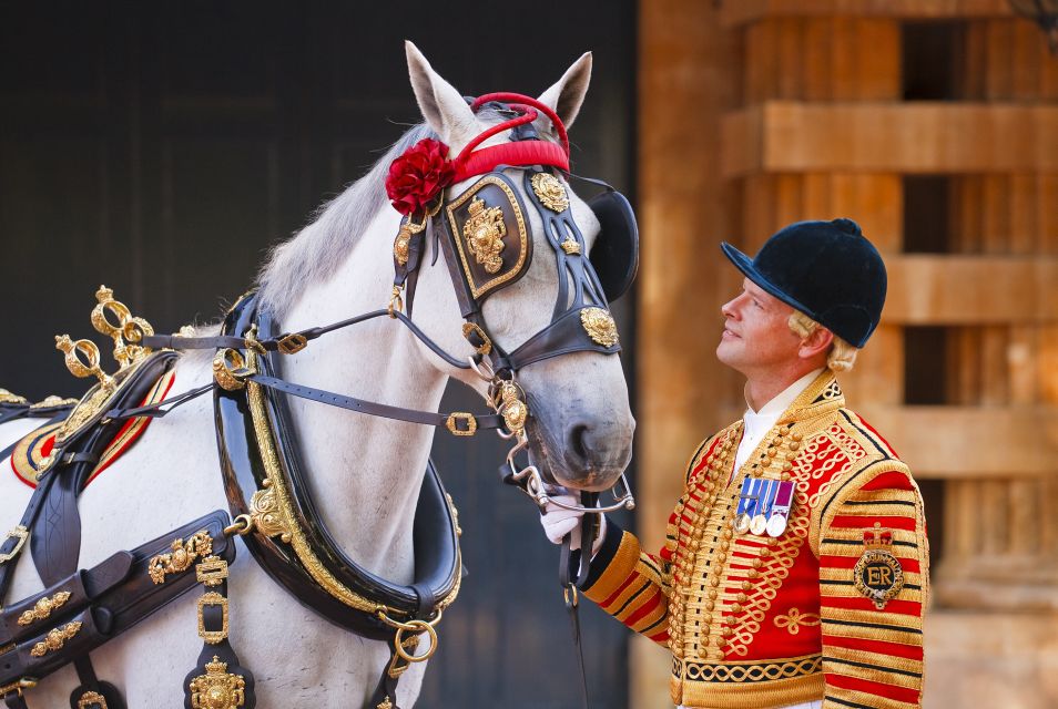 Buckingham Palace: The Royal Mews Entrance Ticket - Ticket flow at Buckingham Palace Road: from voucher to stables
