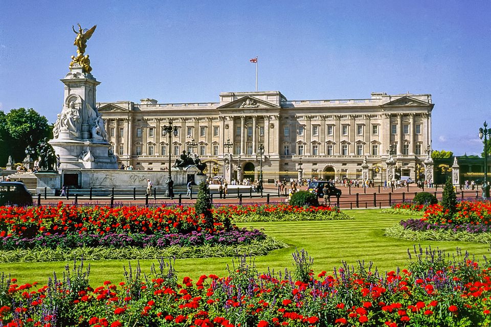Buckingham Palace: The State Rooms Entrance Ticket - Entering Buckingham Palace: finding Gate A and swapping your voucher