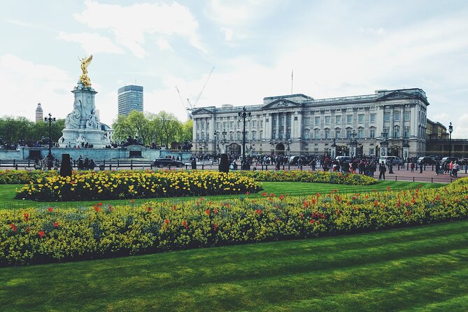 Buckingham Palace Visit & Changing of the Guard Walking Tour - Stop 3: Clarence House Exterior Glimpse of the Current Reign