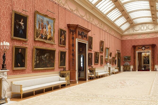 Buckingham Palace: Walking Tour with Entry & Audio Guide - What rooms to look for inside: Picture Gallery and state rooms