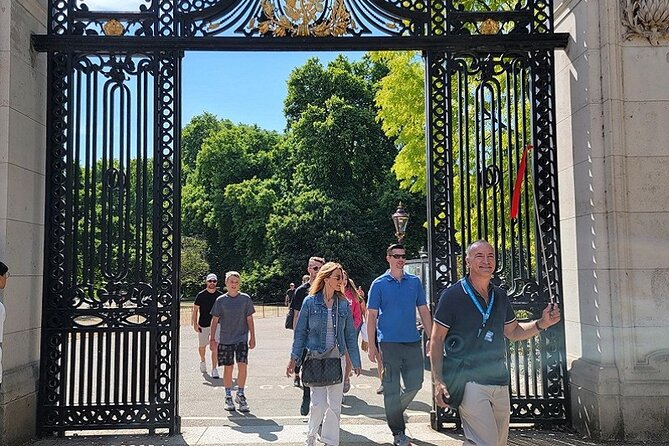 Buckingham Palace: Walking Tour with Entry & Audio Guide - Price and value: what $92 buys you in real terms