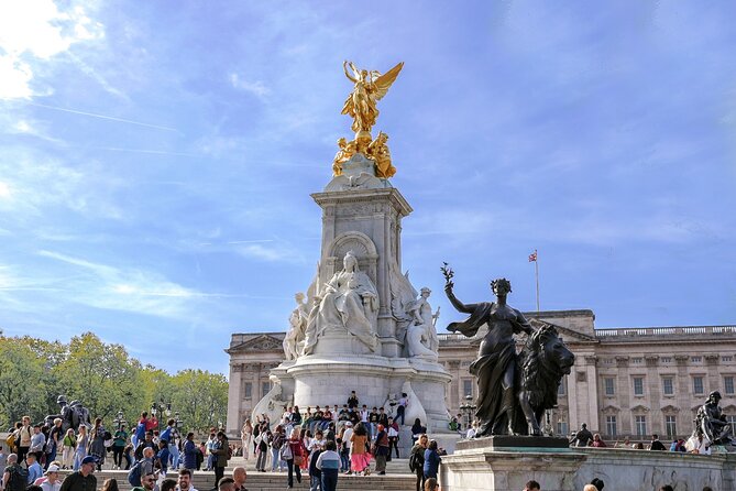 Buckingham Palace: Walking Tour with Entry & Audio Guide - Walking The Mall: your red-carpet approach to Buckingham Palace