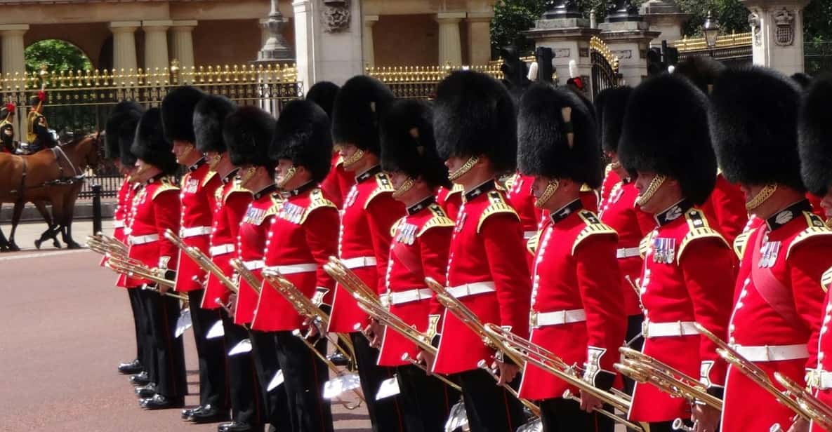 Changing of the Guard Experience in London - Green Park start: where your walk through royal London begins