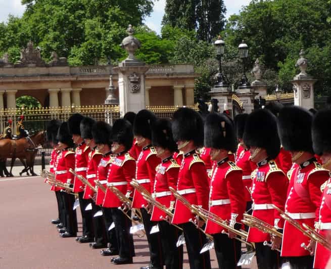 Changing of the Guard Experience in London - St James’s Park and Buckingham Palace: photos with a purpose