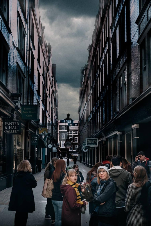 French Language: Original Harry Potter Walking Tour - First Footsteps: Southwark View Point sets the wizarding tone