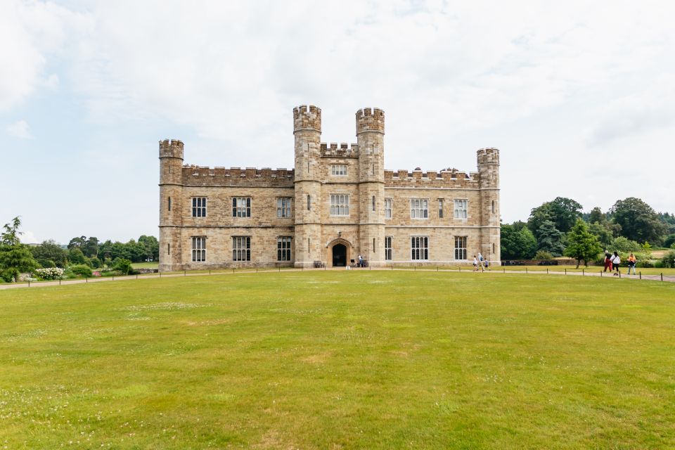 From London: Leeds Castle, Canterbury Cathedral & Dover - White Cliffs of Dover: how to get the best 15-minute photo stop