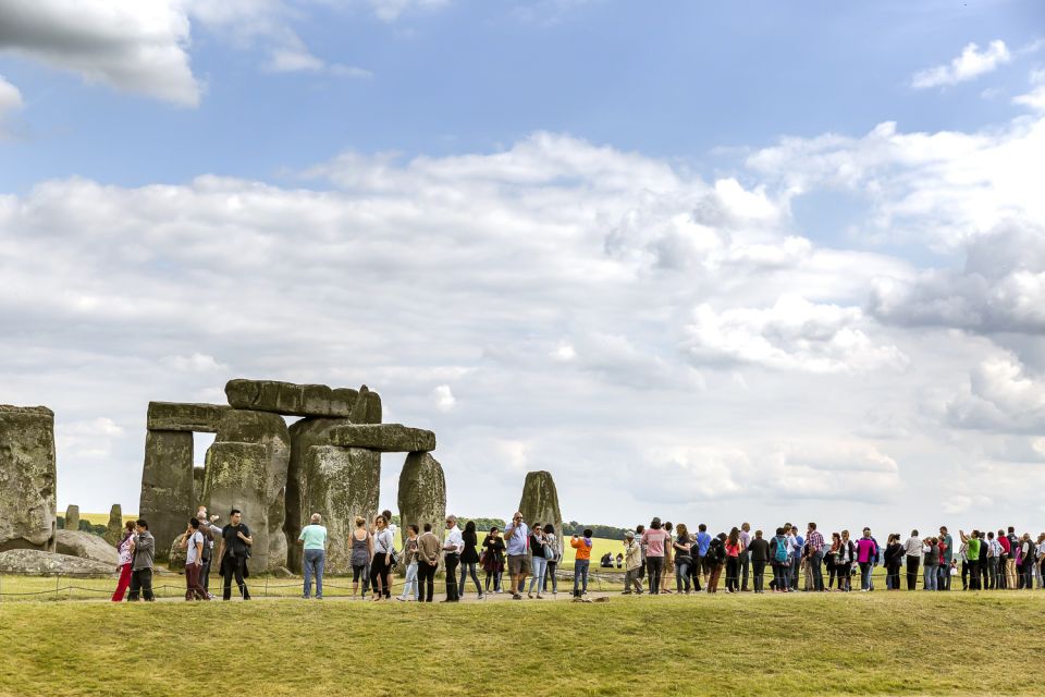 From London: Stonehenge Half-Day Tour - Starting at Victoria Coach Station: find Evan Evans without stress