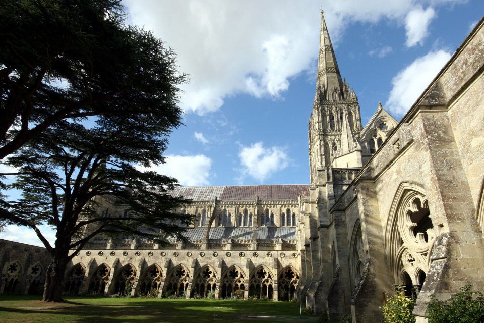 From London: Stonehenge, Windsor and Salisbury Guided Tour - Guide quality and on-the-ground direction