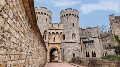 From London: Stonehenge & Windsor Castle Tour with Tickets - Earls Court Pickup: Where the Day Starts