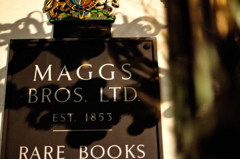 Ghosts and Legends of Mayfair Walking Tour - London - Green Park at Dusk: Ghosts in the Dark and the Science Moment