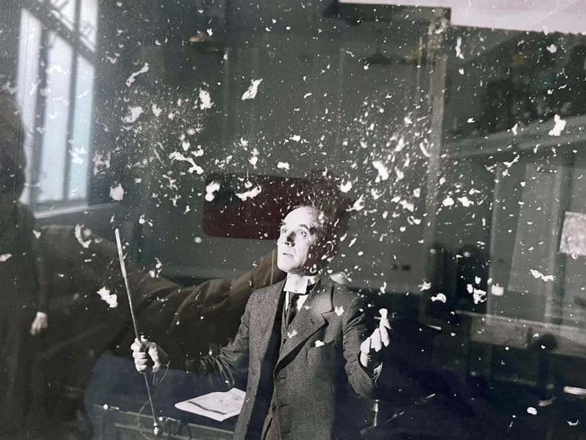 Ghosts and Legends of Mayfair Walking Tour - London - Guides and Storytelling Style: How to Choose the Right Night for Your Personality
