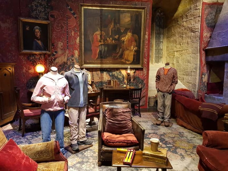 Harry Potter Studio Ticket & Tour of London Film Locations - The Human Factor: Guides Like Jo and Giovanna