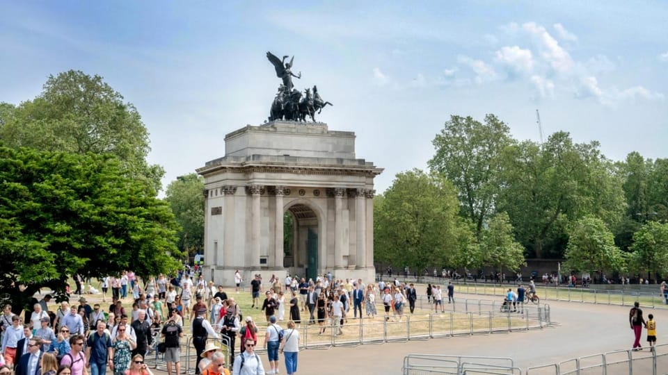 London: 24-Hour Hop-On Hop-Off Bus Pass - Open-top double-decker views: photo tips that actually help