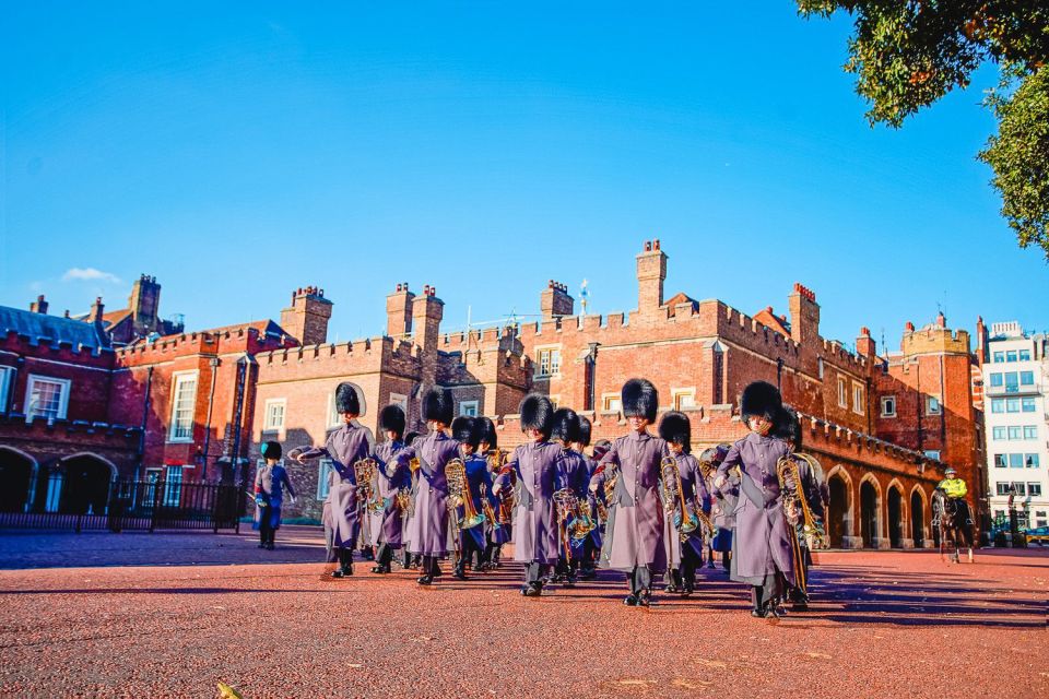 London: 30 London Sights Guided Walking Tour - The Guides: Why Storytelling Shows Up in the Reviews