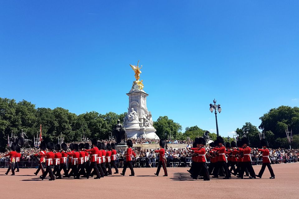 London: 30 London Sights Guided Walking Tour - Buckingham Palace and the Changing of the Guard at the Right Time