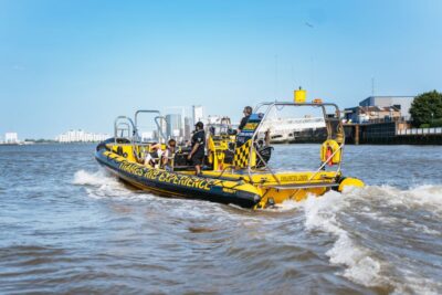 London: 45-Minute Speedboat Sightseeing Tour - Safety Gear First, Fun Fast After