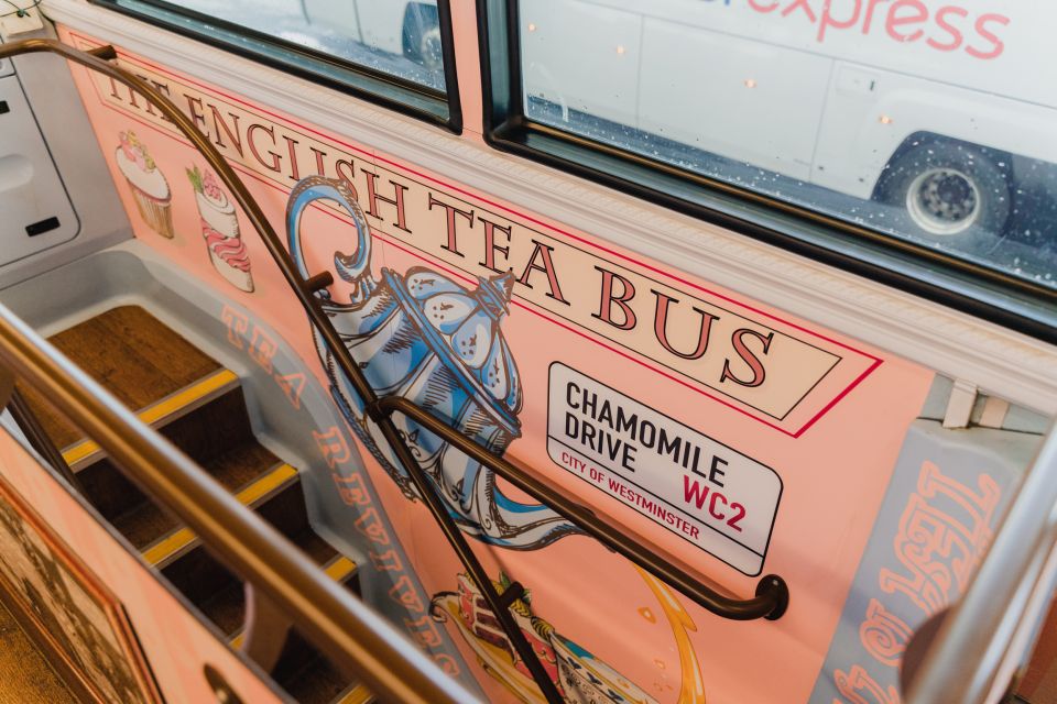 London: Afternoon Tea Bus with a Glass of Prosecco - Value for money: why the price can make sense