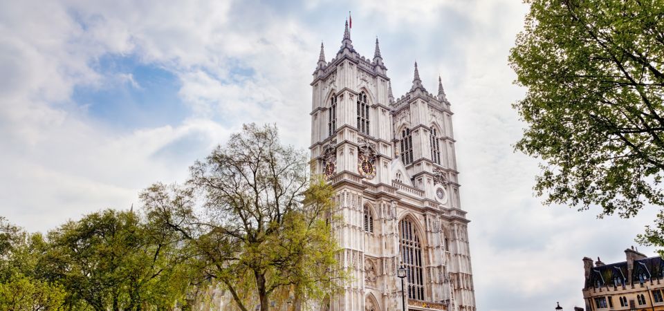 London: App-Based Walking Tour with 30 Stops - London Bridge and the Monument to the Great Fire: resilience stories on the way to the Tower