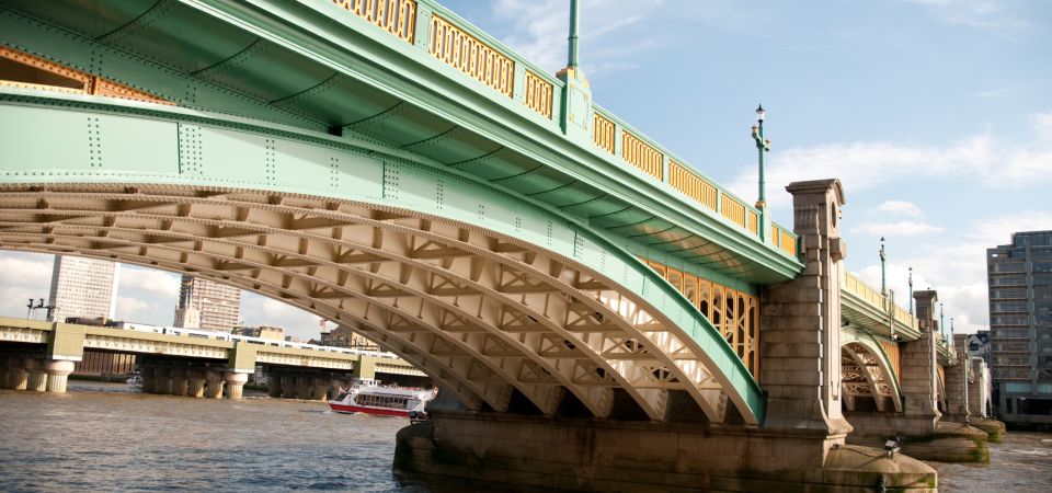 London: App-Based Walking Tour with 30 Stops - Thames River Start: you’ll catch the London Eye view early