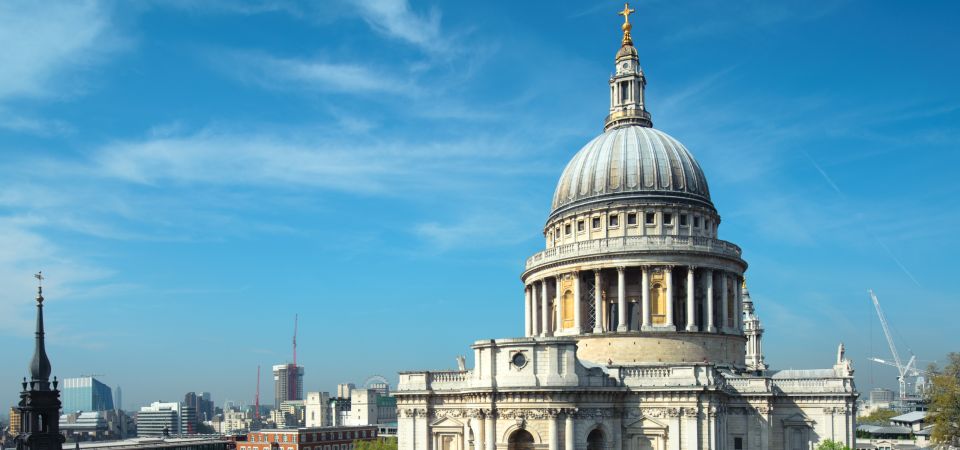 London: App-Based Walking Tour with 30 Stops - Westminster Bridge and Big Ben: power, perspective, and short photo breaks