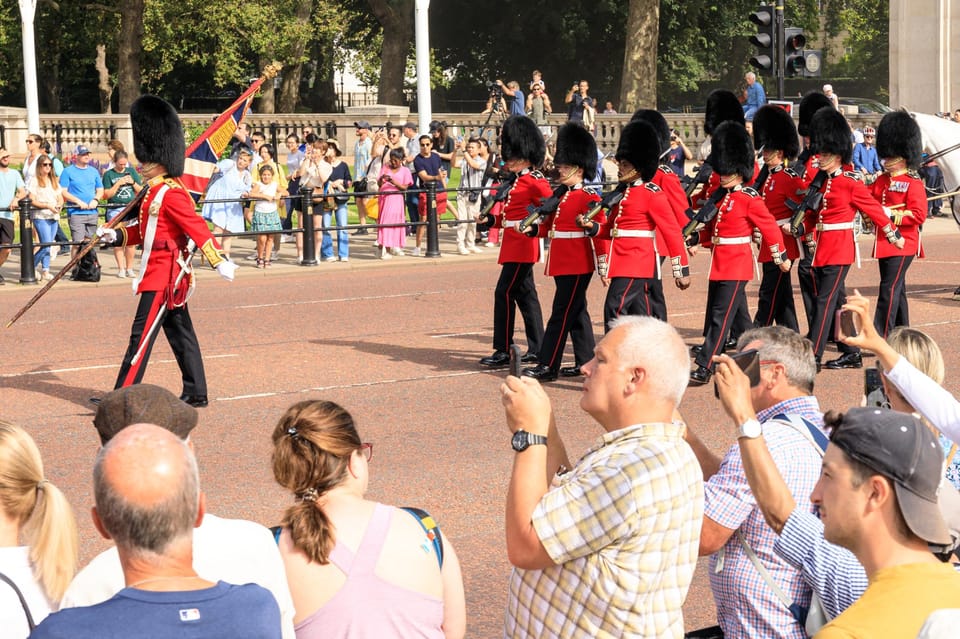 London: Big Ben, Churchill War Rooms & Buck'ham Palace Tour - A 5-Hour Mix of Westminster Icons and WWII Control Rooms