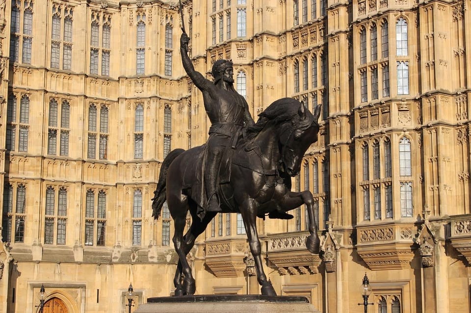 London: Big Ben, Churchill War Rooms & Buck'ham Palace Tour - Downing Street and Parliament Square: Seeing Power Up Close (Without Inside Access)