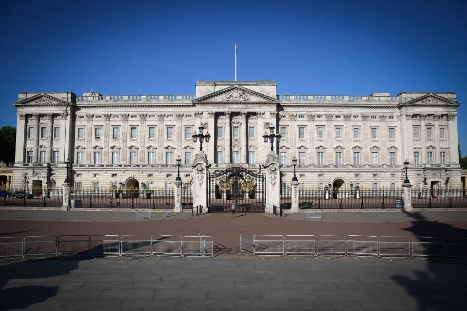 London: British Royalty Walking Tour - Price and value: what $236 per group really means