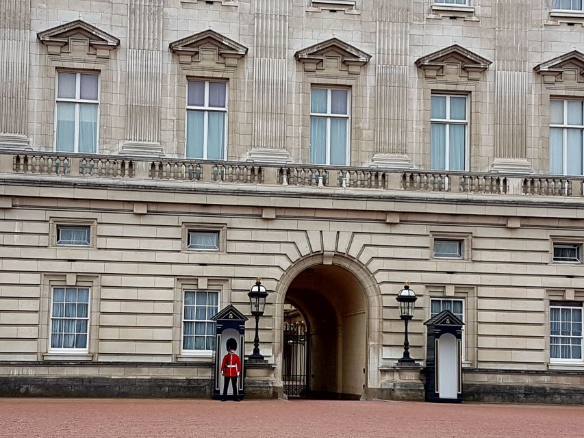 London: British Royalty Walking Tour - Meeting at The Ritz: finding the group and getting oriented fast
