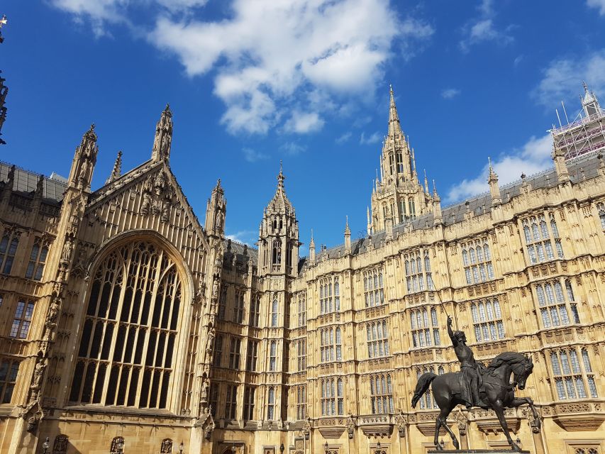 London: British Royalty Walking Tour - Buckingham Palace and the Changing of the Guard: how to make it happen