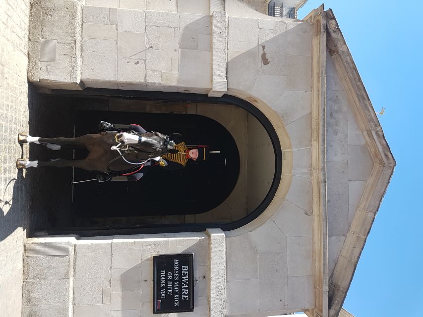 London: British Royalty Walking Tour - Green Park to Buckingham Palace: the royal warm-up