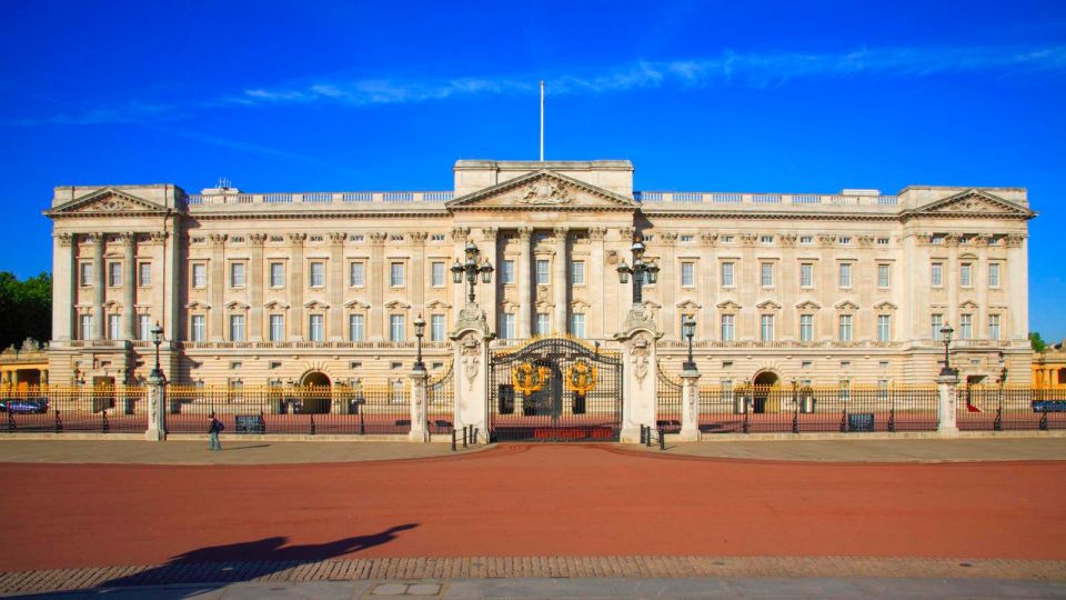 London: Buckingham Palace & Changing of the Guard Experience - The walk outside Buckingham Palace: what you’re actually doing for two hours
