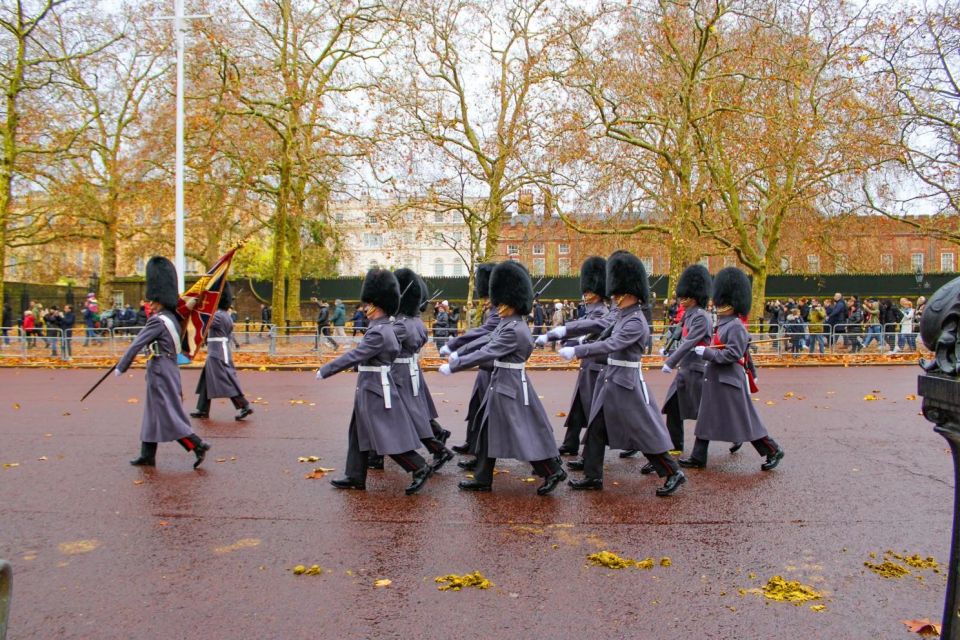 London: Buckingham Palace & Changing of the Guard Experience - How the Changing of the Guard works (and what to watch for)