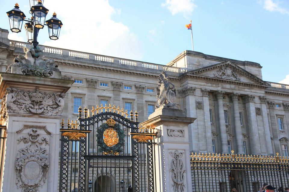 London: Buckingham Palace Entry Ticket & Royal Walking Tour - The Walk Down The Mall: Where London Builds a Stage
