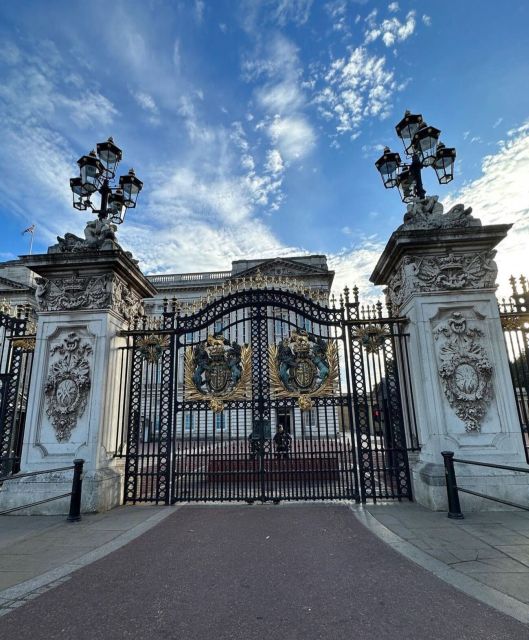 London: Buckingham Palace & Westminster Guided Walking Tour - Green Park meet-up at the Fountain of Goddess Diana
