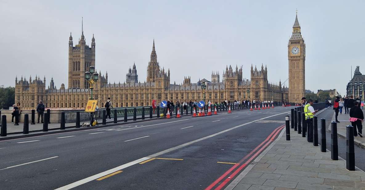 London by taxi: Highlights Tour in a real London Black Cab. - Lunch at Borough Market or Fish and Chips by the Mayflower Story