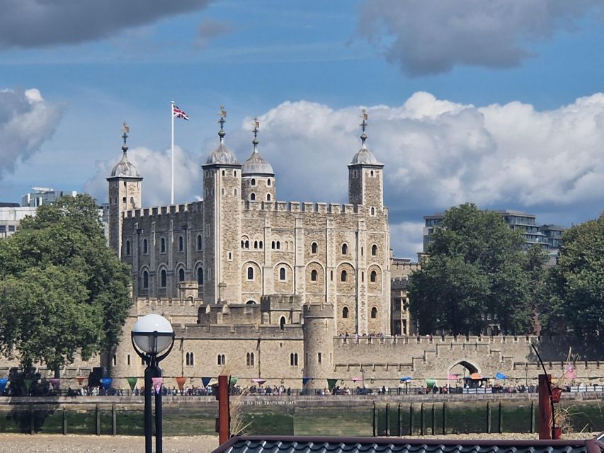 London by taxi: Highlights Tour in a real London Black Cab. - Tower of London Views and HMS Belfast: More Than a Photo Stop