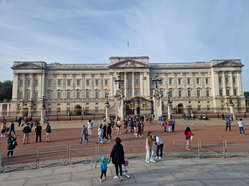 London by taxi: Highlights Tour in a real London Black Cab. - Beatles, Sherlock Holmes, and Harry Potter References: Fun Stops That Still Fit the Map