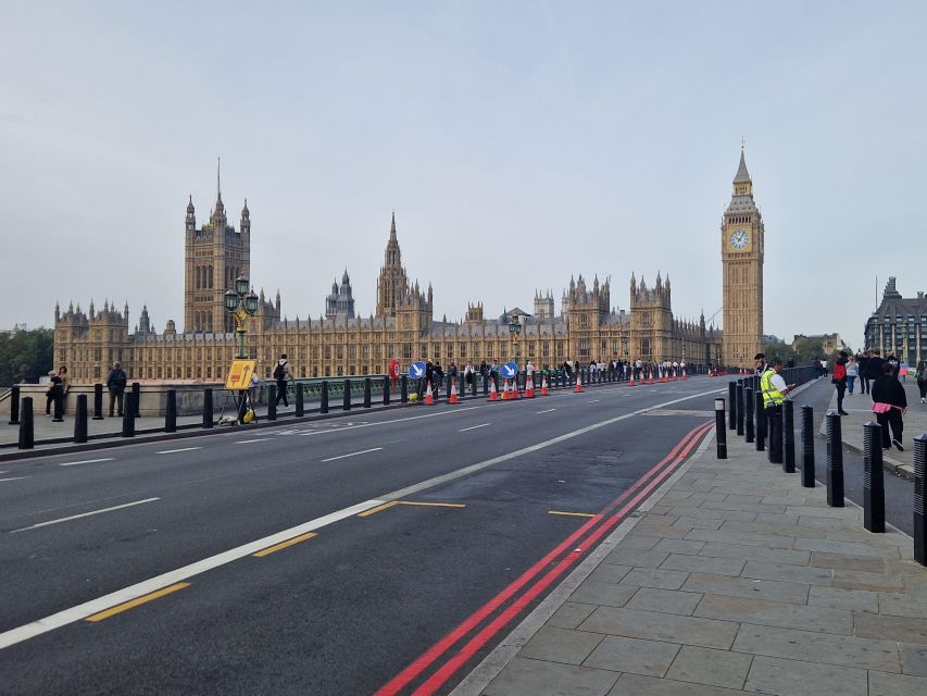 London by taxi: Highlights Tour in a real London Black Cab. - Hotel Pickup, Short Electric-Car Hops, and How the Timing Works