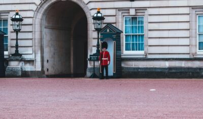 London: Changing of the Guard Experience and Landmarks Tour - Changing of the Guard and Horse Guards Parade: what to watch (and why it matters)