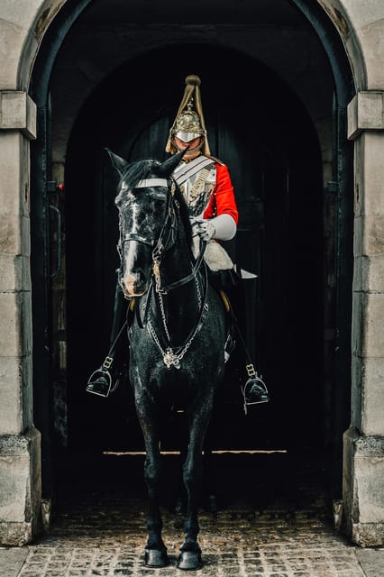 London: Changing of the Guard Experience and Landmarks Tour - Weather, shoes, and who this tour suits best