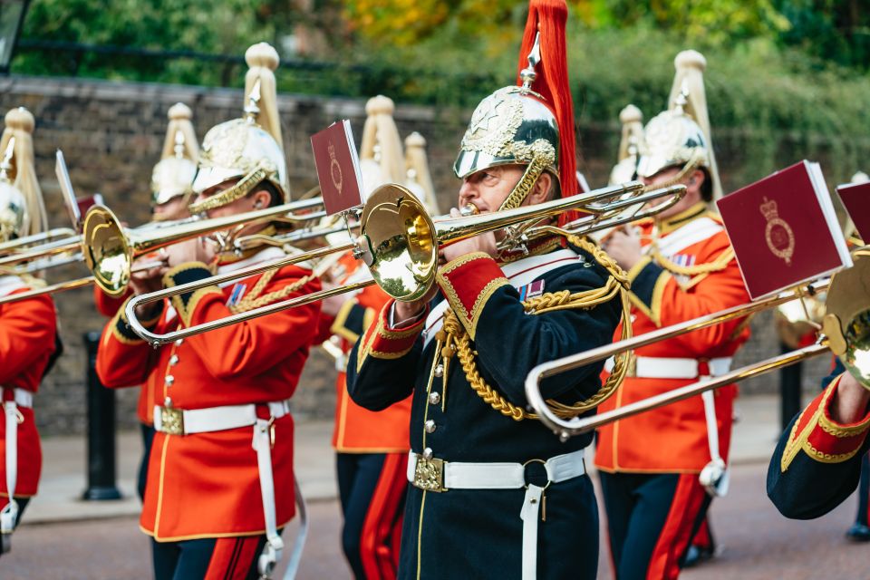 London: Changing of The Guard Tour - The Mall Walk: Where the March Becomes the Story