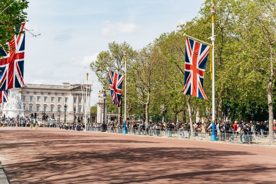 London: Changing of the Guard Tour by Buckingham Palace - Who this tour suits best (and who should reconsider)