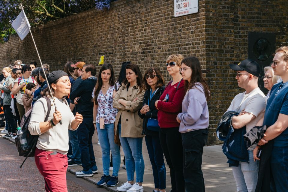 London: Changing of the Guard Tour by Buckingham Palace - The guided walk: seeing the ceremony from start to finish