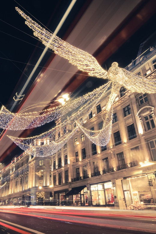 London: Christmas Lights Tour by Vintage Double-Decker Bus - The Live Commentary: How the Guide Keeps It Fun