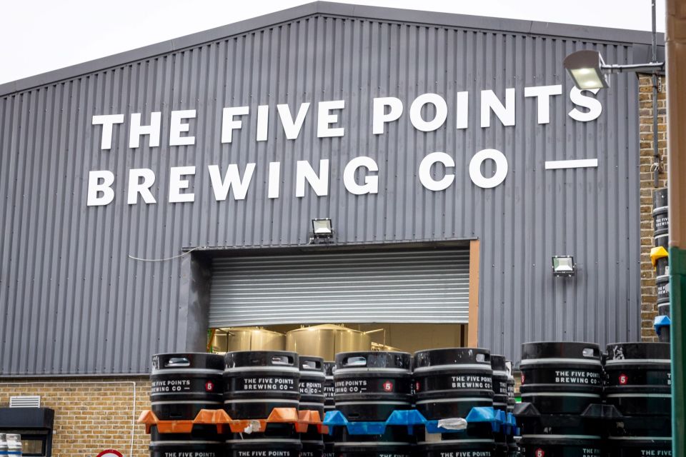 London: Craft Brewery Tour with Tasting of 4 Beers - The 1.5-hour flow: from brewhouse tour to the mezzanine tasting terrace